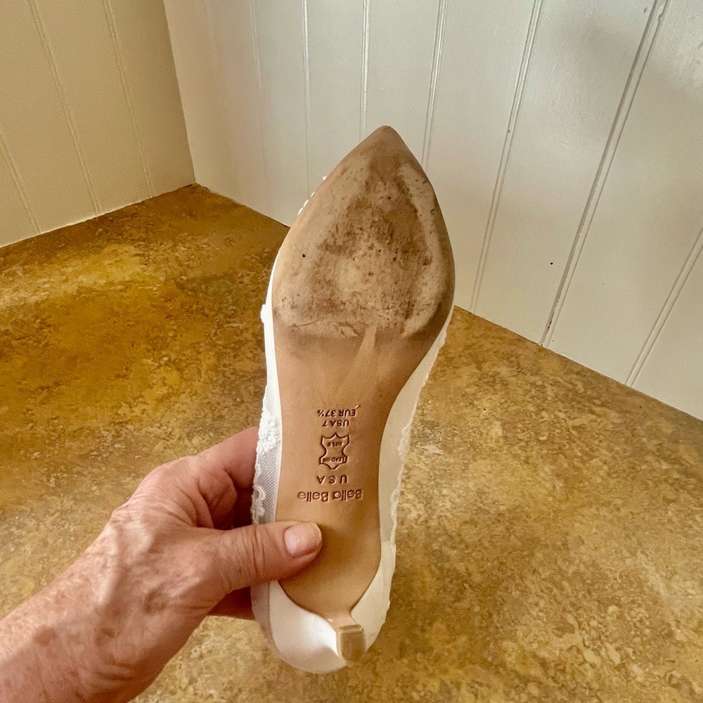 Bella Belle MONICA
Floral Lace Embroidered Ivory Bridal Kitten Heels Size 7 - Picture 14 of 14